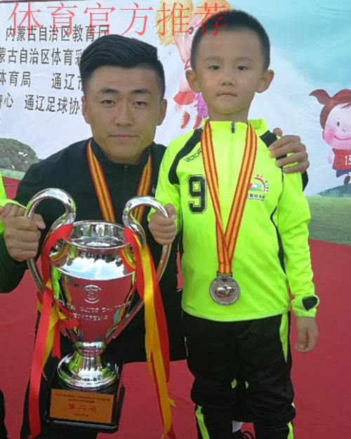 石头教练与希望之星张晨的足球故事 石头教练与希望之星张晨的足球故事